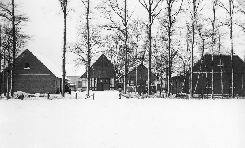 Hof Kleinebecker im Winter um 1958